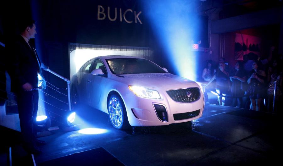  Buick Regal GS 2011 года  (фото 5 из 69)
